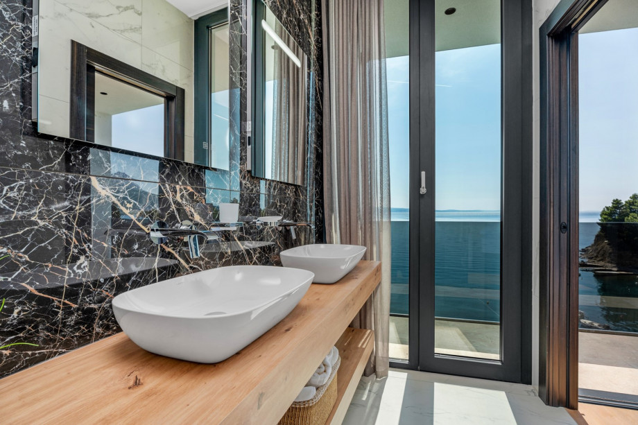 En-suite bathroom with a shower and a sea view