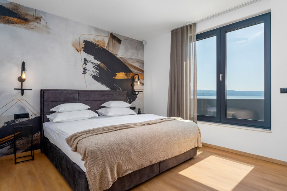 Bedroom No3. (22,6sqm) with a super king-size bed (200cm×200cm), en-suite bathroom with a shower, A/C, TV.