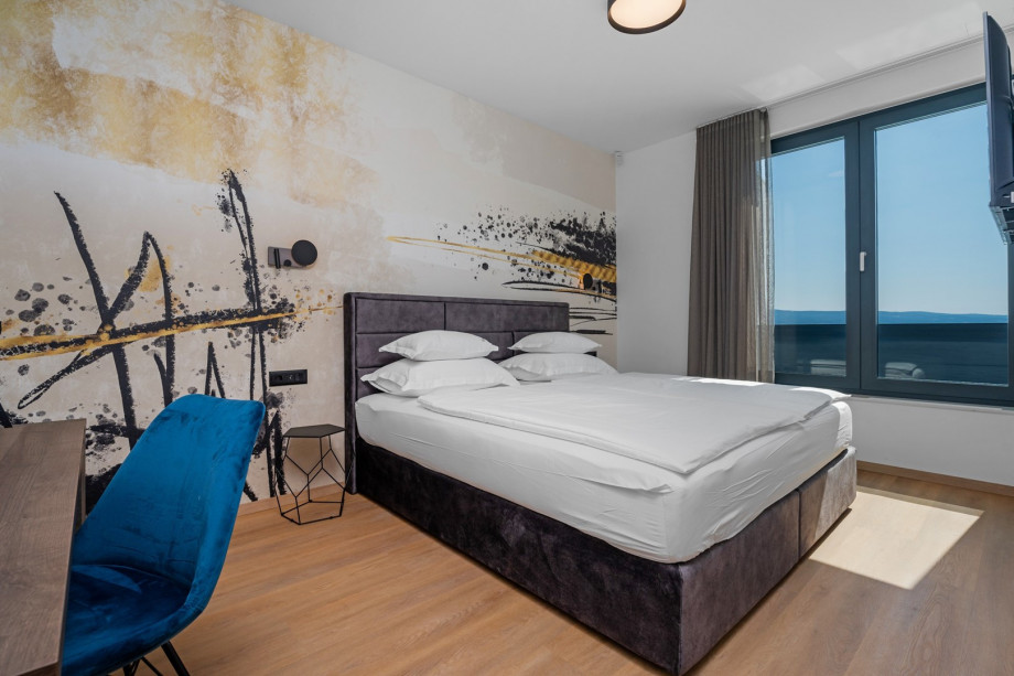 Bedroom No4. (25,2sqm) with a super king-size bed (200cm×200cm), en-suite bathroom with a shower, A/C, TV.