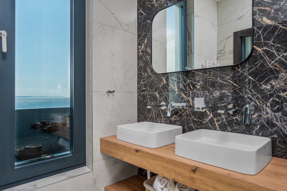 En-suite bathroom with a shower and a sea view