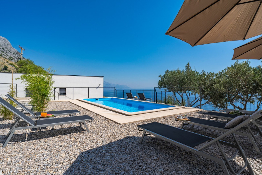 NEW Villa Mountain Lodge with sea views