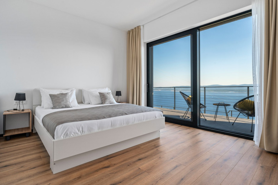 Bedroom NO1 (15sqm) with a king size bed 180cm x 200cm, TV, A/C, sea views, en-suite bathroom (5sqm) with a shower.