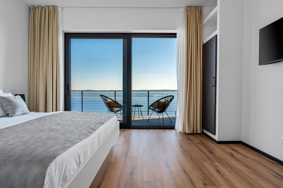 Bedroom NO1 (15sqm) with a king size bed 180cm x 200cm, TV, A/C, sea views, en-suite bathroom (5sqm) with a shower.