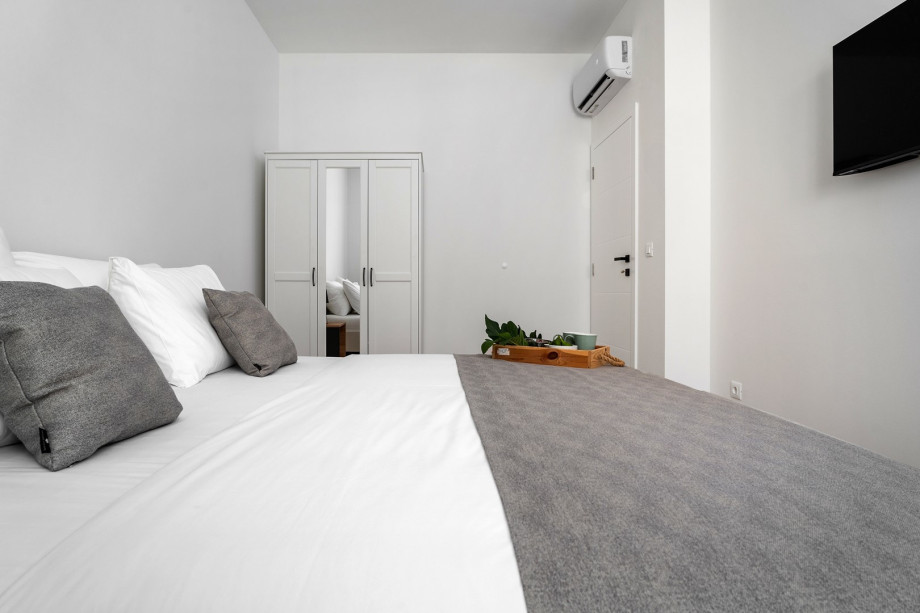 Bedroom NO4 (14,6sqm) with king size bed 180cm x 200cm, TV, A/C, views of the pool area on the west side.