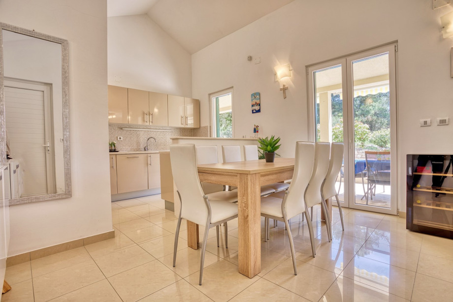 The whole living/dining area is air-conditioned