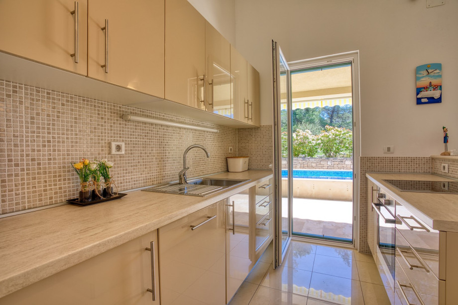 The ground floor level offers a fully equipped kitchen with all modern guest needs for your culinary skills