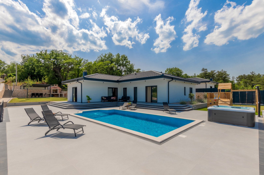 Villa Dalmatia mit Sauna, Whirlpool, beheiztem Pool
3 Schlafzimmer mit eigenem Bad, Spielplatz, Tischtennis, PlayStation 5, Spielhaus mit Rutsche und Schaukel