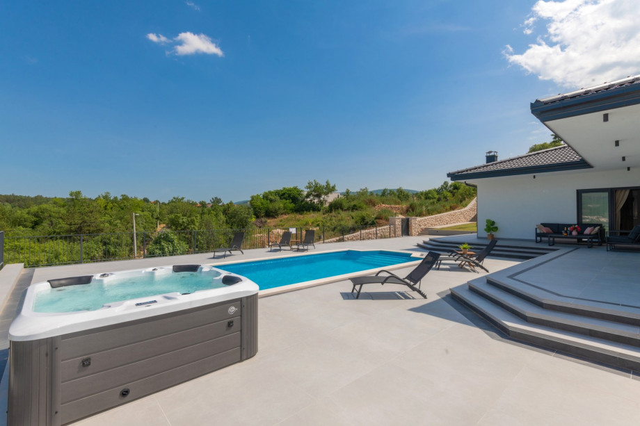 Die Villa verfügt über einen wunderbaren Entspannungsbereich mit Whirlpool