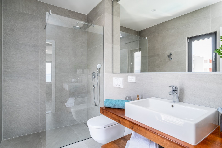 En-suite bathroom No.3 with a shower