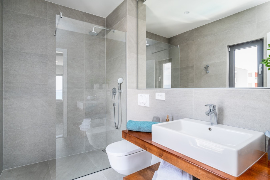 En-suite bathroom No.3 with a shower