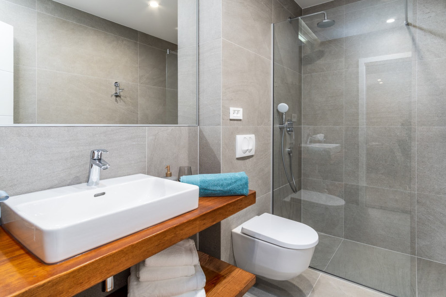 En-suite bathroom No.4 with a shower