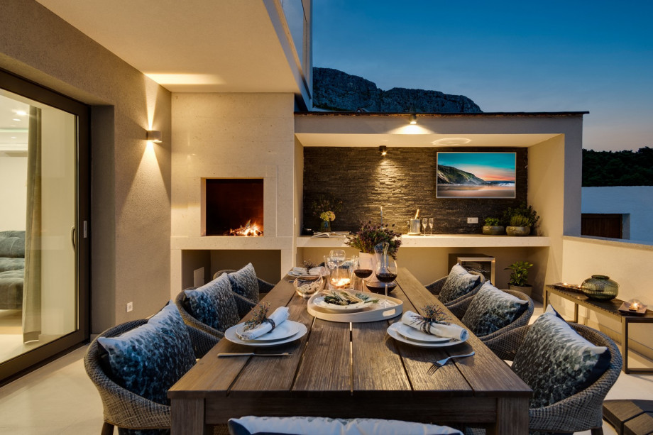 Enjoy evenings at Seaview Villa Mila