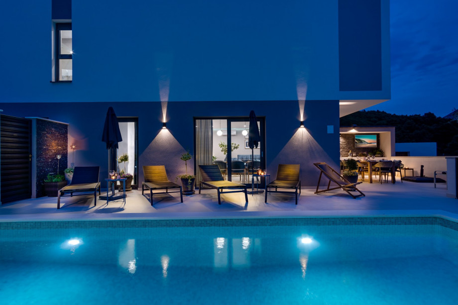 Carefully selected lights at the property make evenings enjoyable