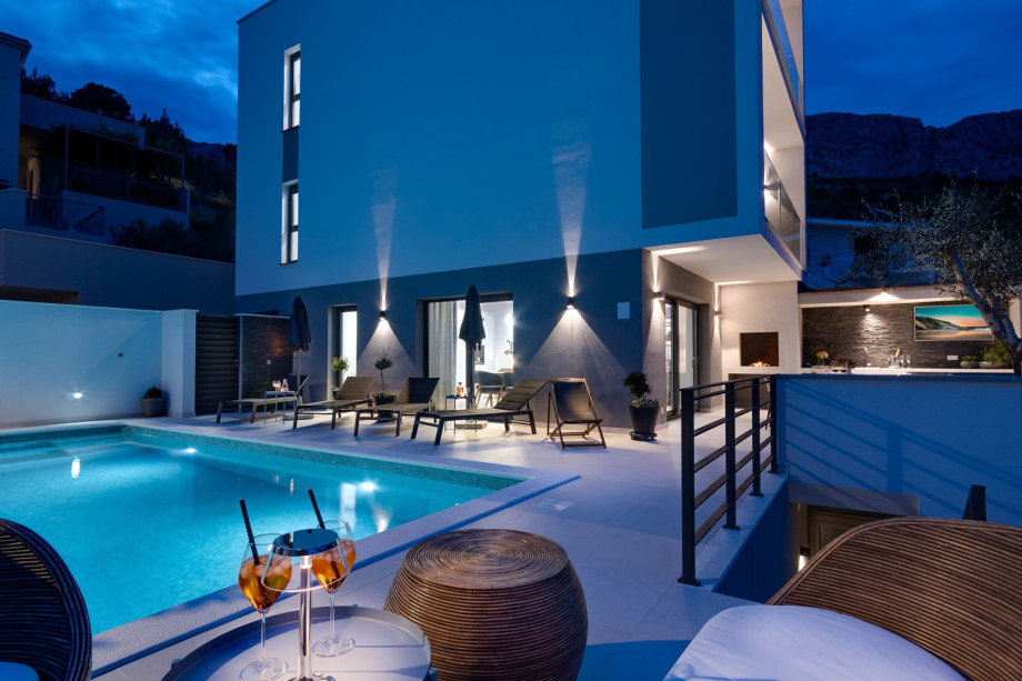 Carefully selected lights at the property make evenings enjoyable