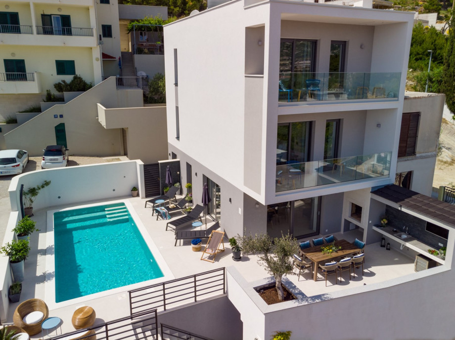Brand new! Seaview villa Mila with 4 en-suite bedrooms, private pool, Finnish sauna, Treadmill