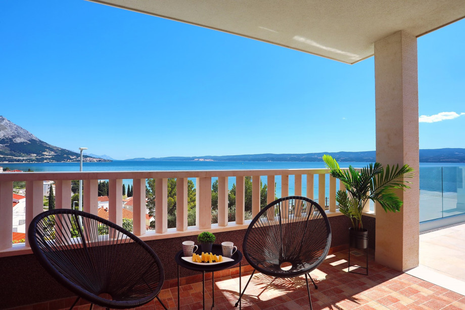 Terrace in front of living room with outdoor furniture and panoramic view