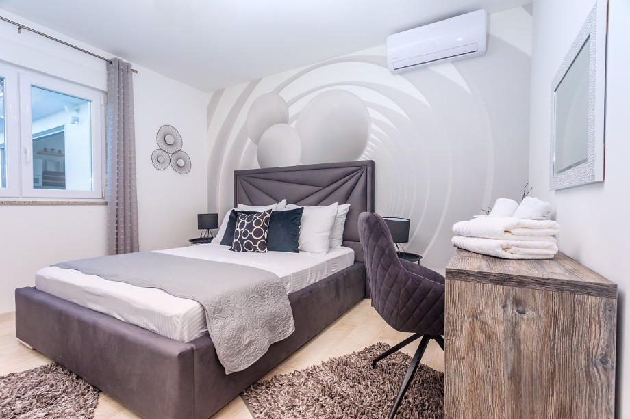 Air-conditioned Bedroom No 1 with double bed, AC, TV (1st floor)