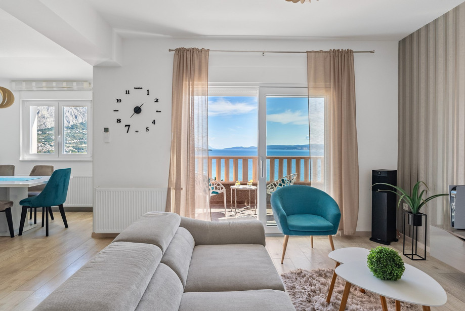 Apartment on the 3rd floor with spacious living and dining area, PS5 and surround system