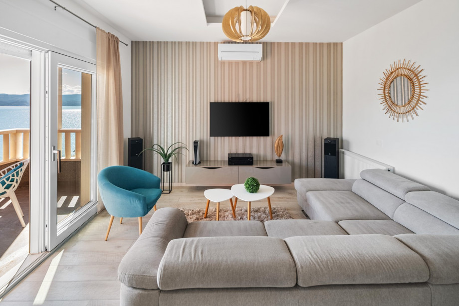 Apartment on the 3rd floor with spacious living and dining area, PS5 and surround system