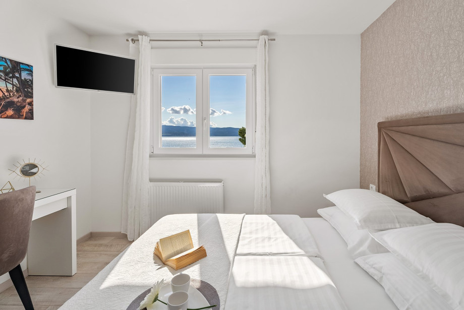 Bedroom No5 with double bed, AC, TV, (3rd floor)