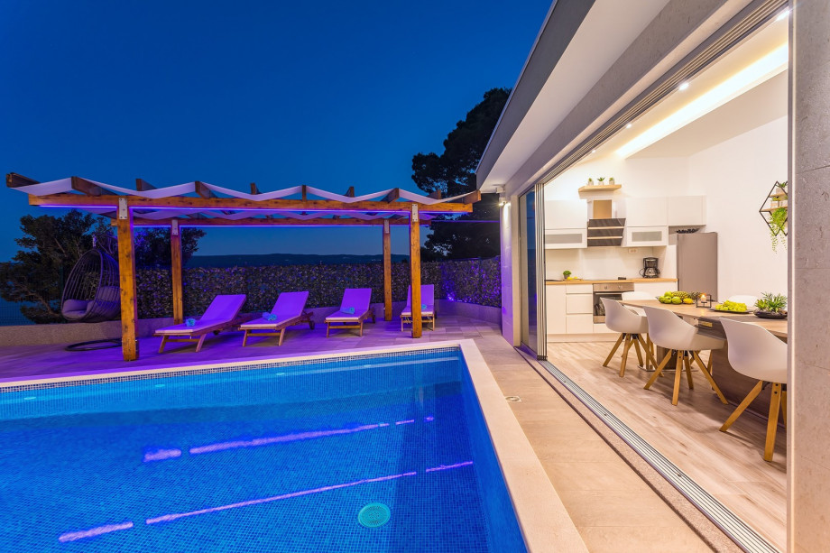 Fully equipped summer kitchen with a traditional grill, dining area, toilet