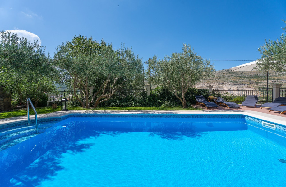 VILLA VULTANA with 30m2 private, heated pool, 4 bedrooms and play area