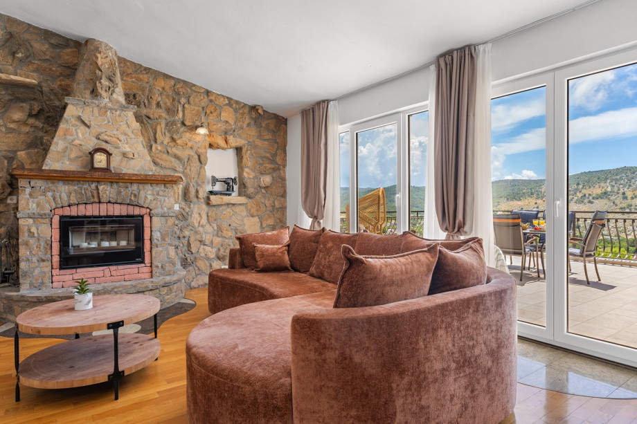 Bright and spacious living area with an open view and exit to the terrace