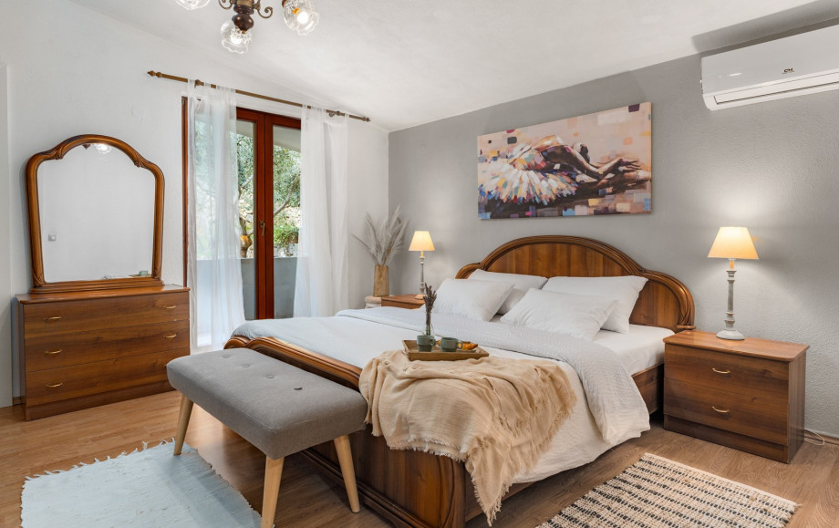 Master bedroom No.1 with double bed 180x200, en-suite with shower and balcony