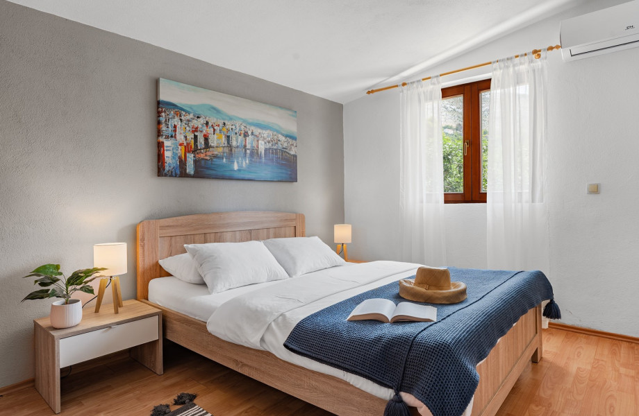 Bedroom No.2 with double bed 160x200 cm, AC