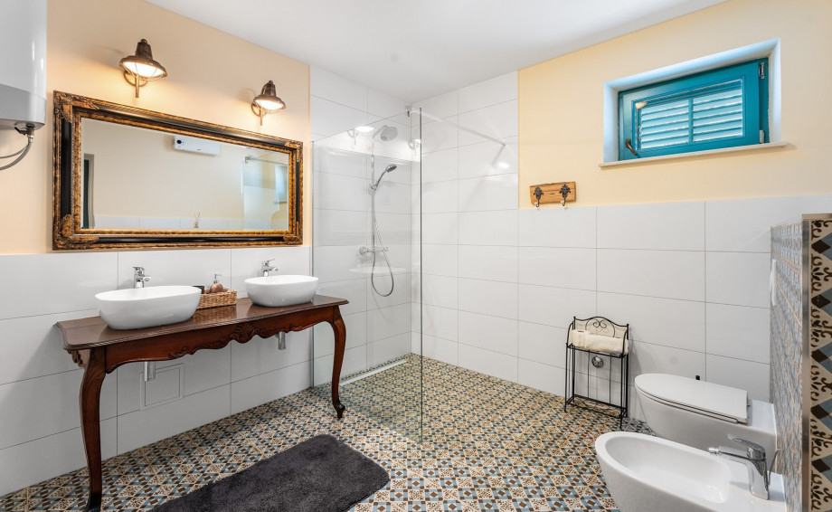 En-suite bathroom with shower, attached to bedroom No.4