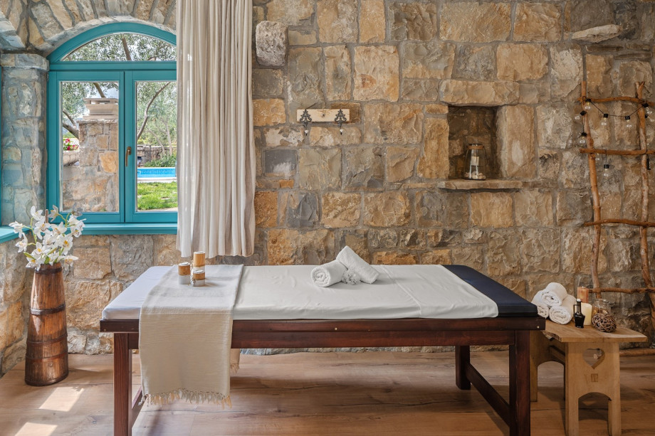 Bedroom No.4, relaxing area with a table for massage