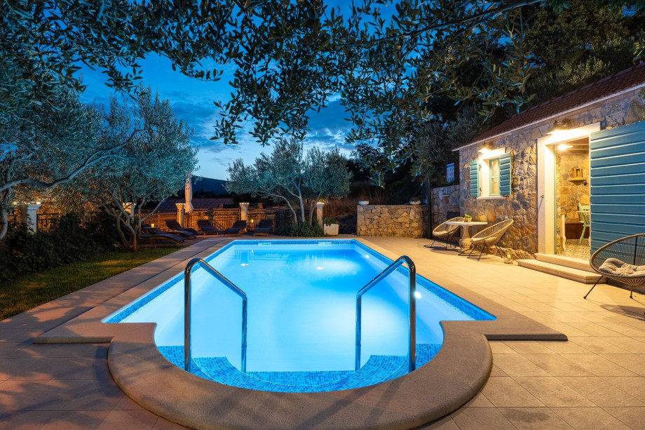 Carefully placed lighting completes the perfect experience of Dalmatian summer evenings