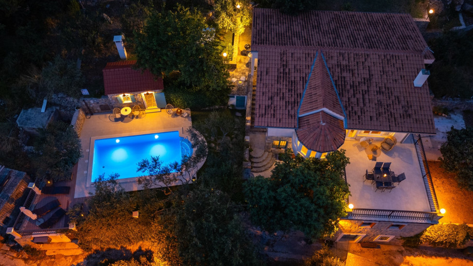 Villa Vultana and surrounding in the evening