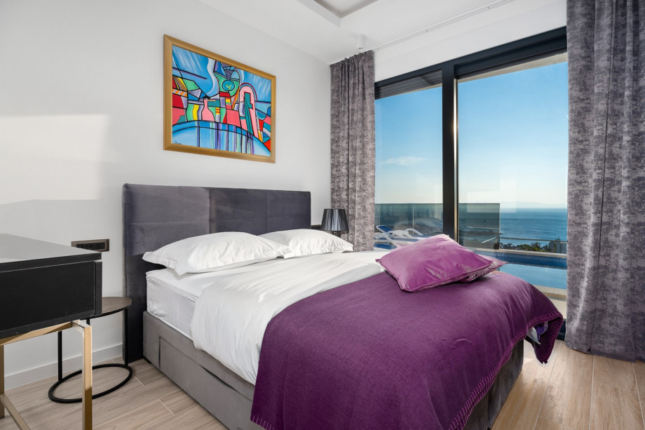 Bedroom No.1 (ground floor) with queen-size bed 160x200 cm