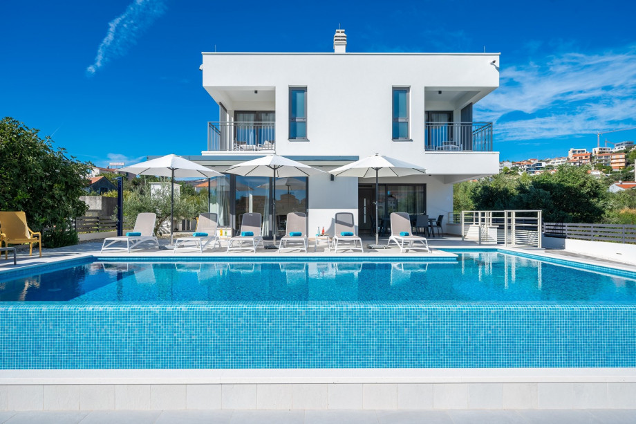 This is a beautiful holiday villa for friends and family, with a spacious outdoor area