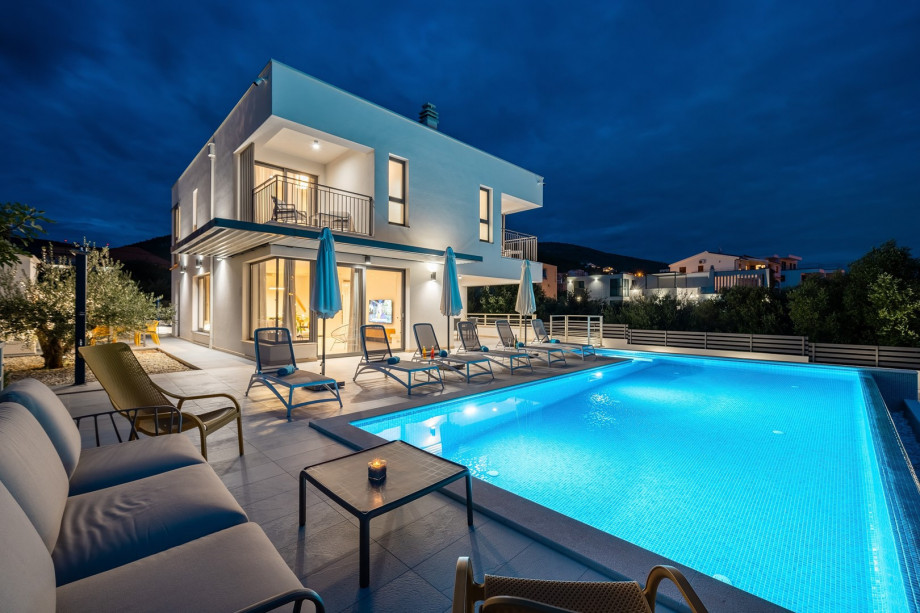 You can enjoy relaxing with a glass of wine at the new property with amazing view