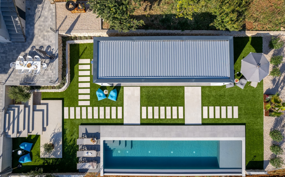 This amazing property, Villa Depollo, is located in the small village of Vinjani Donji