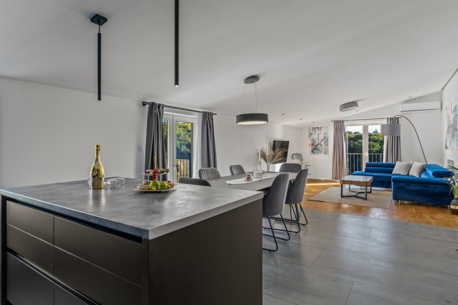 Fully equipped kitchen with all the amenities a modern guest needs (microwave oven, kettle, toaster, filter coffee machine..)