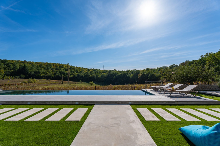 High quality and luxury property in unspoiled nature