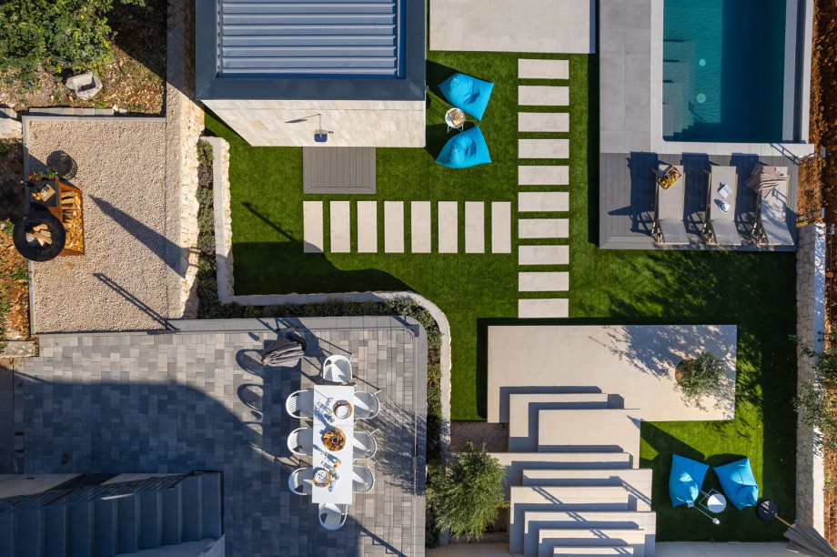 You have the opportunity to book an in-villa massage with our recommended professional masseuses