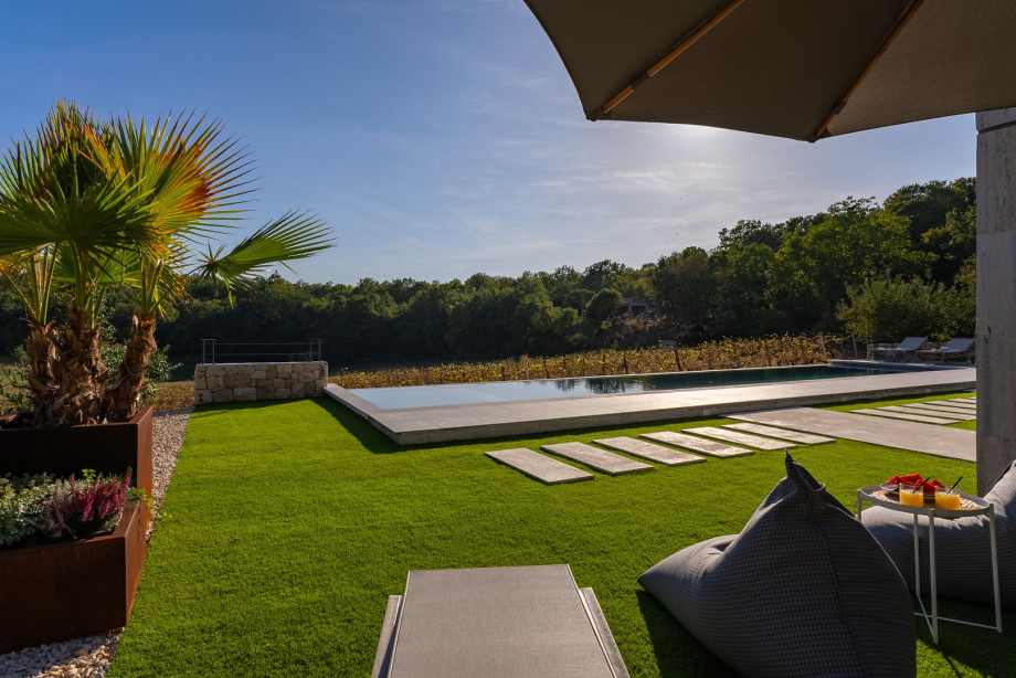 You can just relax and enjoy what this amazing property has to offer, without hearing nothing but birds