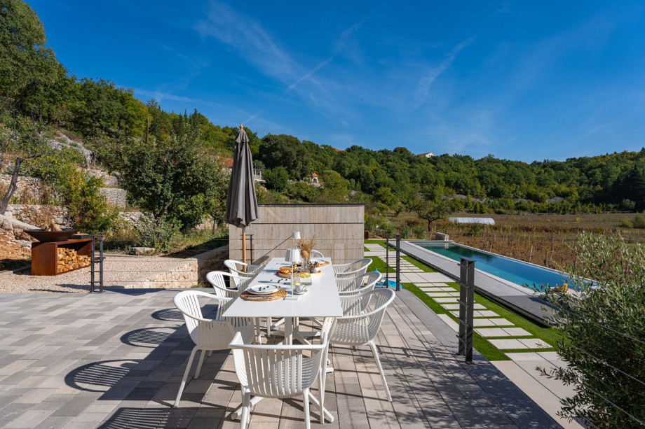 Concrete paving that offers 9 deck chairs, several corners for rest