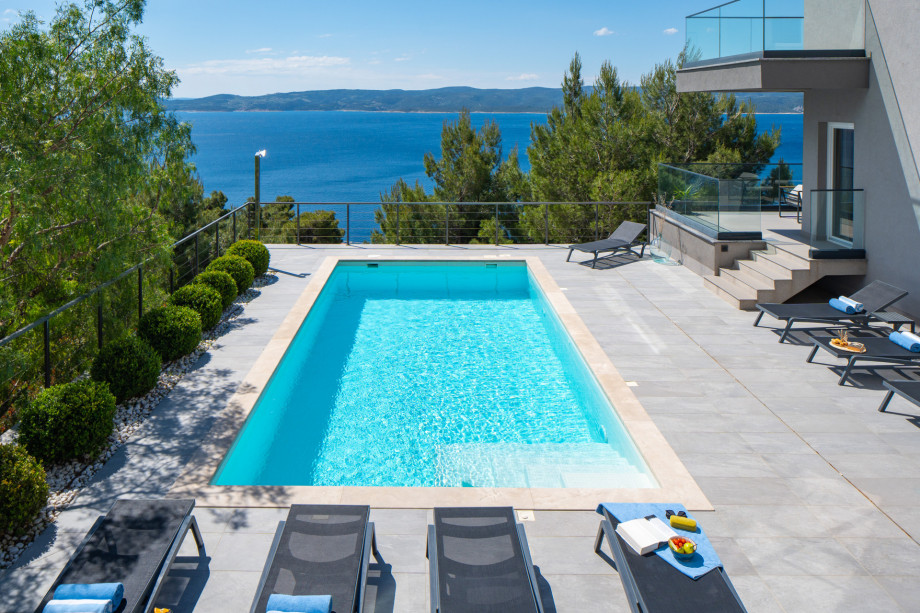 Luxury and stylish Villa IPONI with private pool, whirlpool, sauna and gym