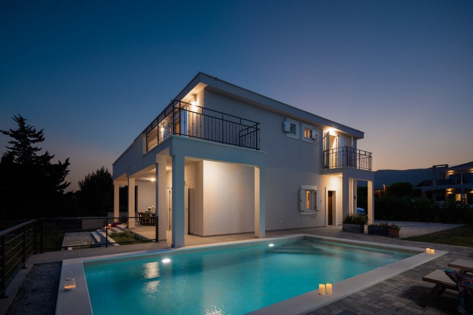 Nestled between the enchanting UNESCO heritage cities of Trogir and Split