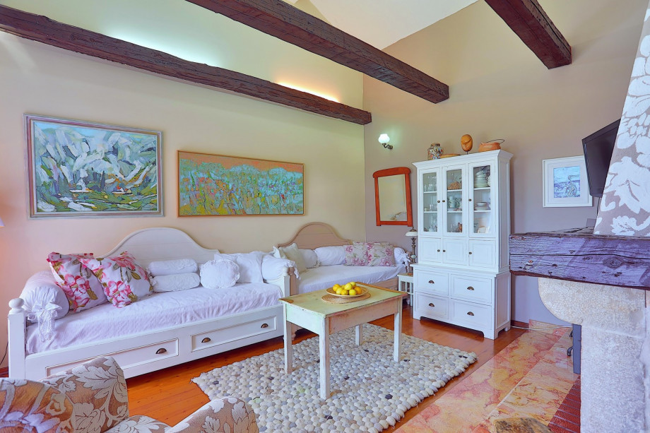 A Living room with two single beds (2 x 90 x 200cm), TV,  free WiFi, and an antique fireplace