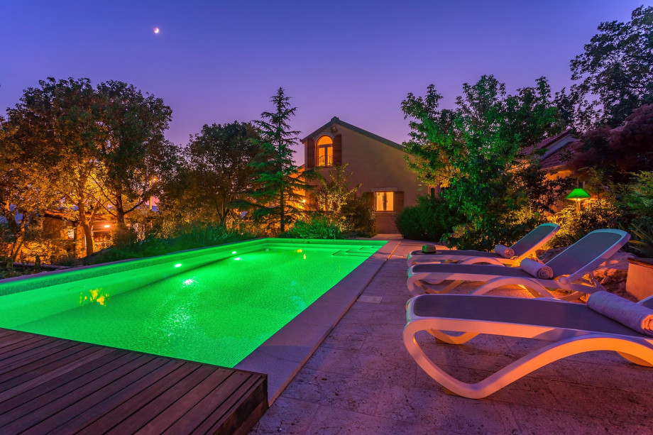 A private illuminated and heated 32m2 pool with a massage