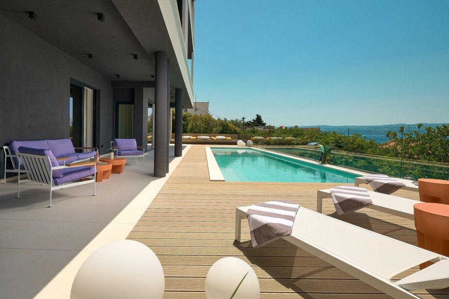 Seaview Villa Flora ist in der Tat ein Meisterwerk, das sich über zwei Etagen mit insgesamt 360 m2 erstreckt