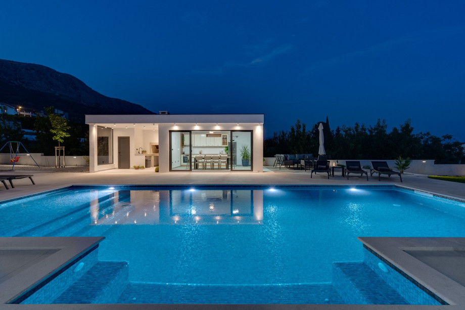 Villa Marisa is fully air conditioned, with free WiFi, organized on 2 floors with
