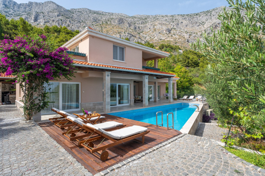 5-star Villa Porto Mimice with 40sqm private pool, 4 ensuite bedrooms