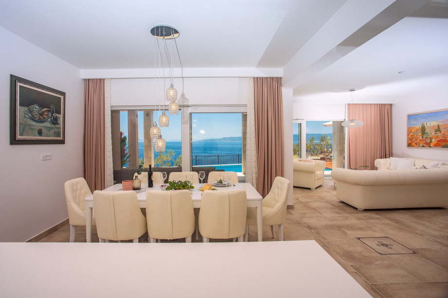 High-quality furnished and fully equipped with all a modern guest needs